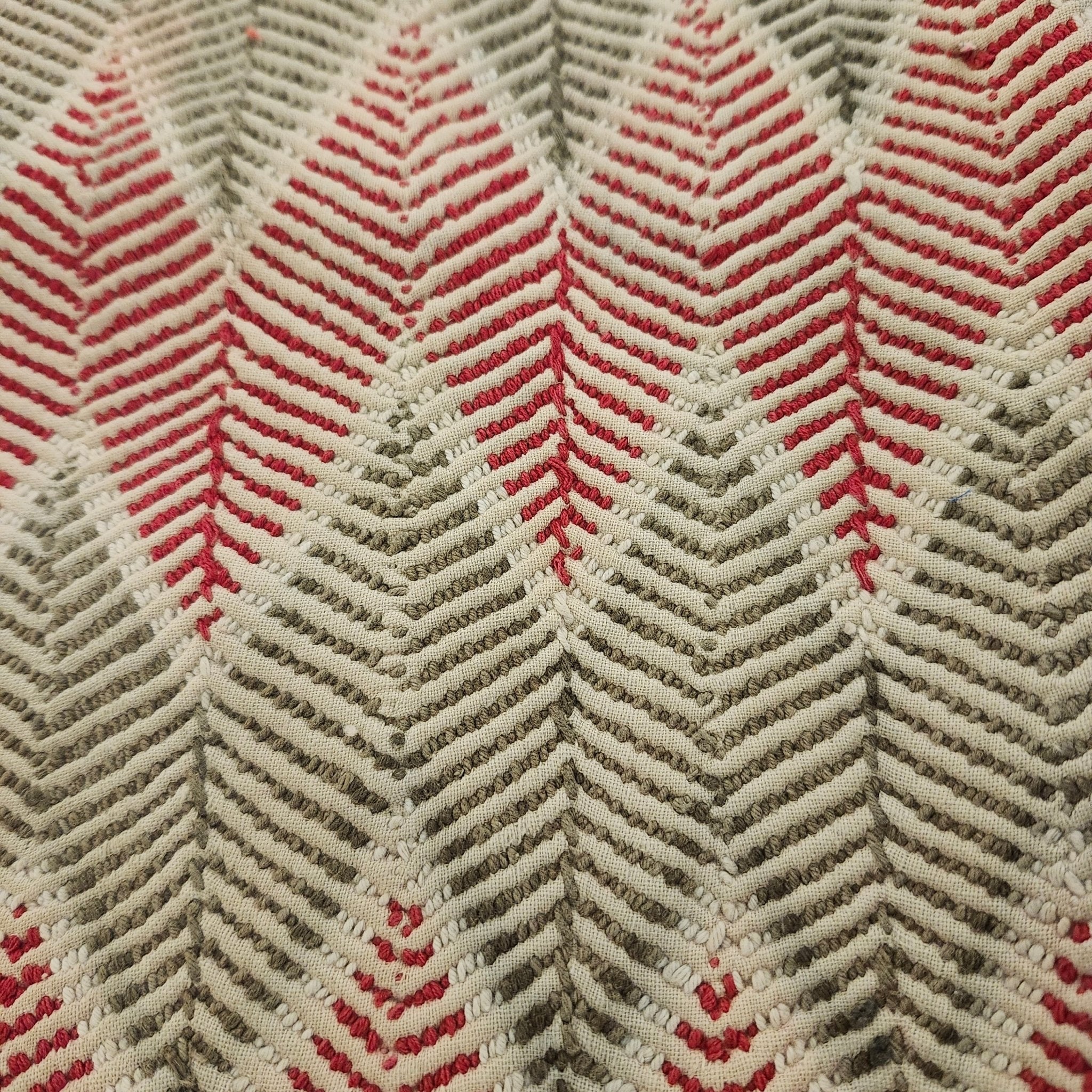 Zigzag vintage kantha quilt, stitch detail