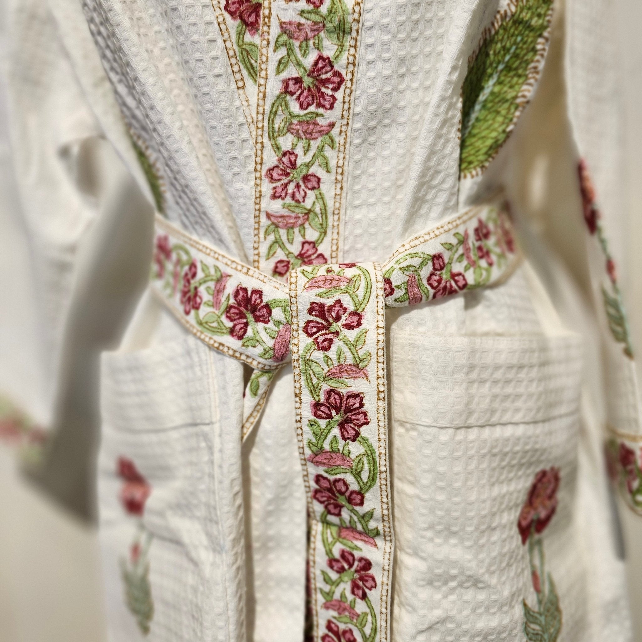 Waffle cotton bathrobe with a pink flower block print