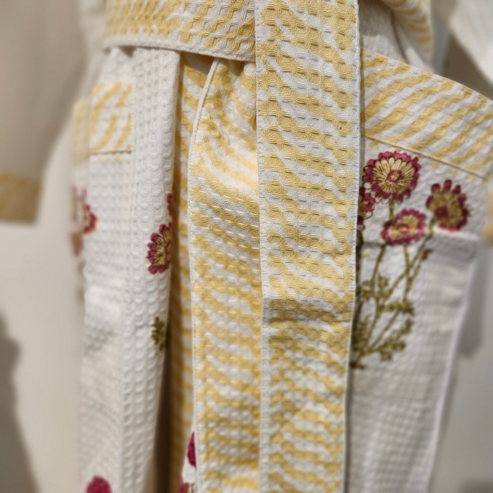 Waffle cotton bathrobe in a yellow block print