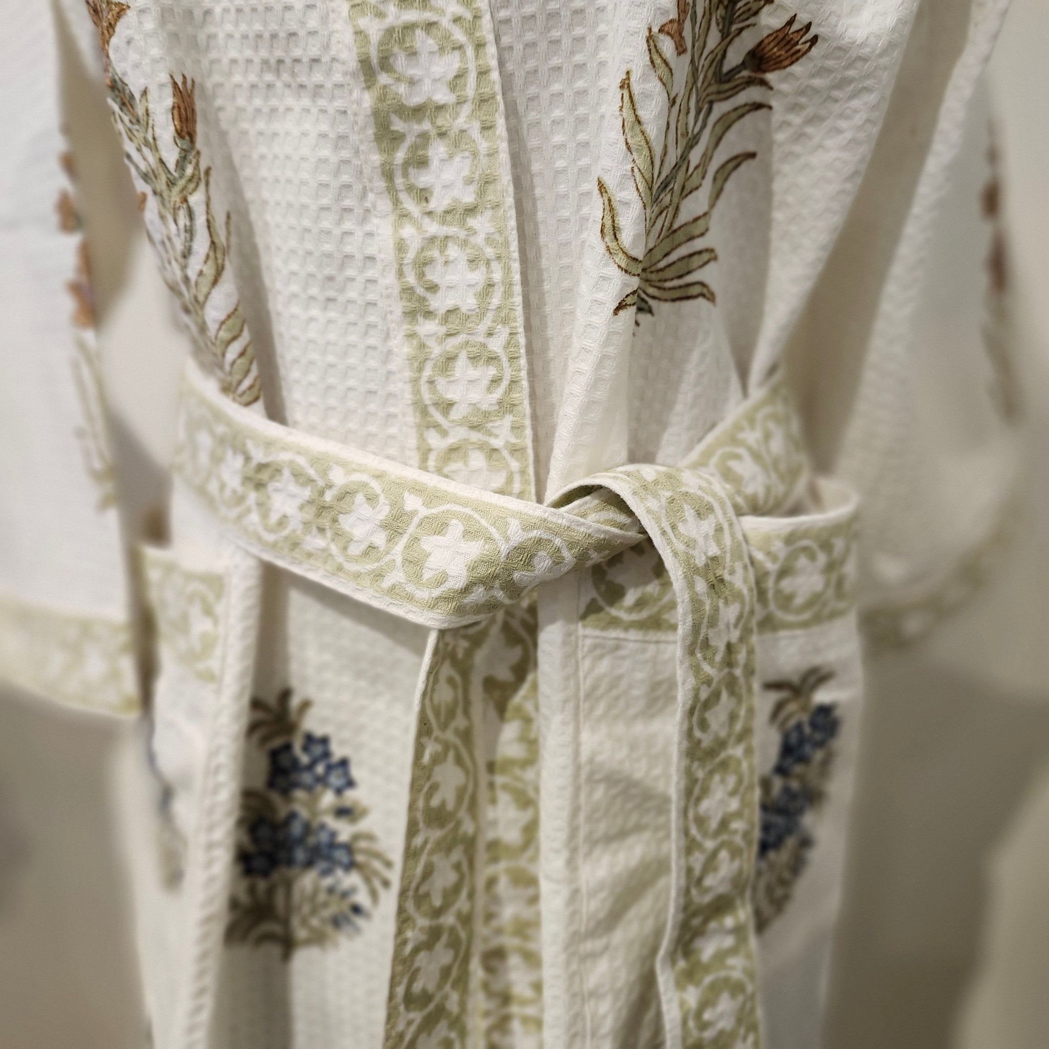Waffle cotton bathrobe with a blue flower block print