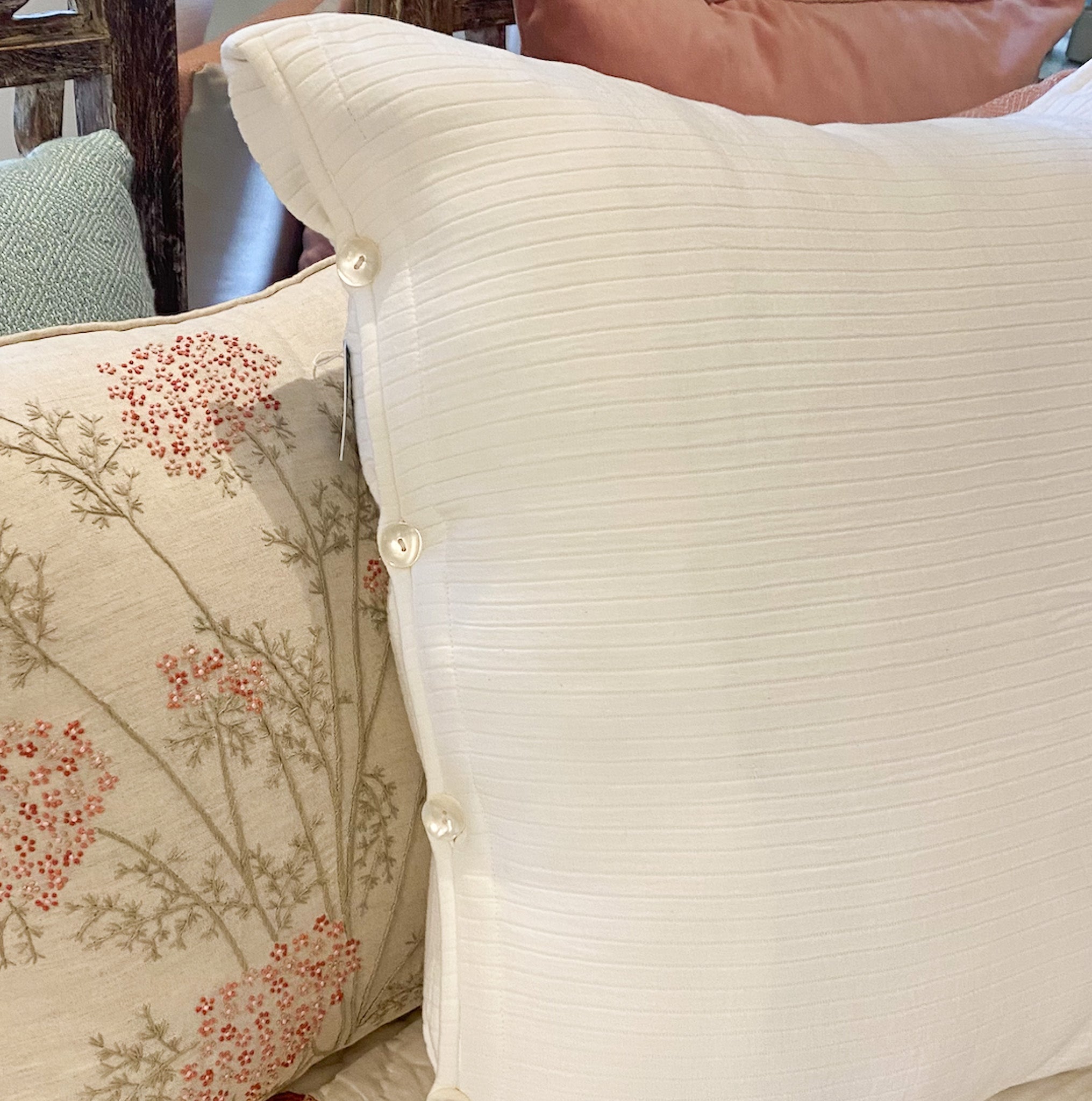 Ribbed woven cotton cushion cover with mother-of-pearl buttons, 60 cm