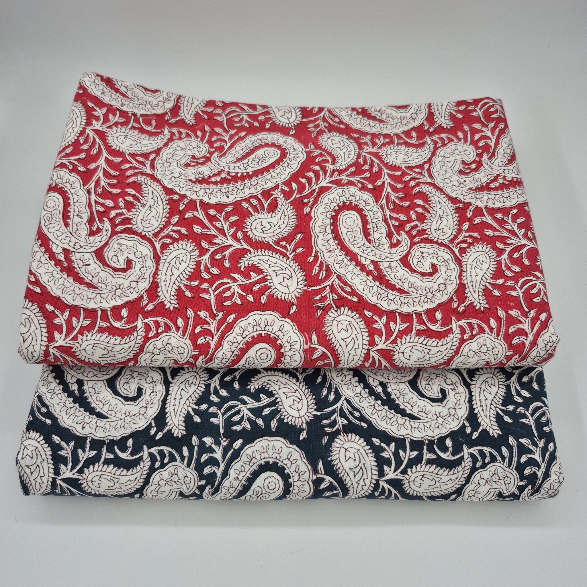 Paisley block-print cotton tablecloth, 170 x 270 cm