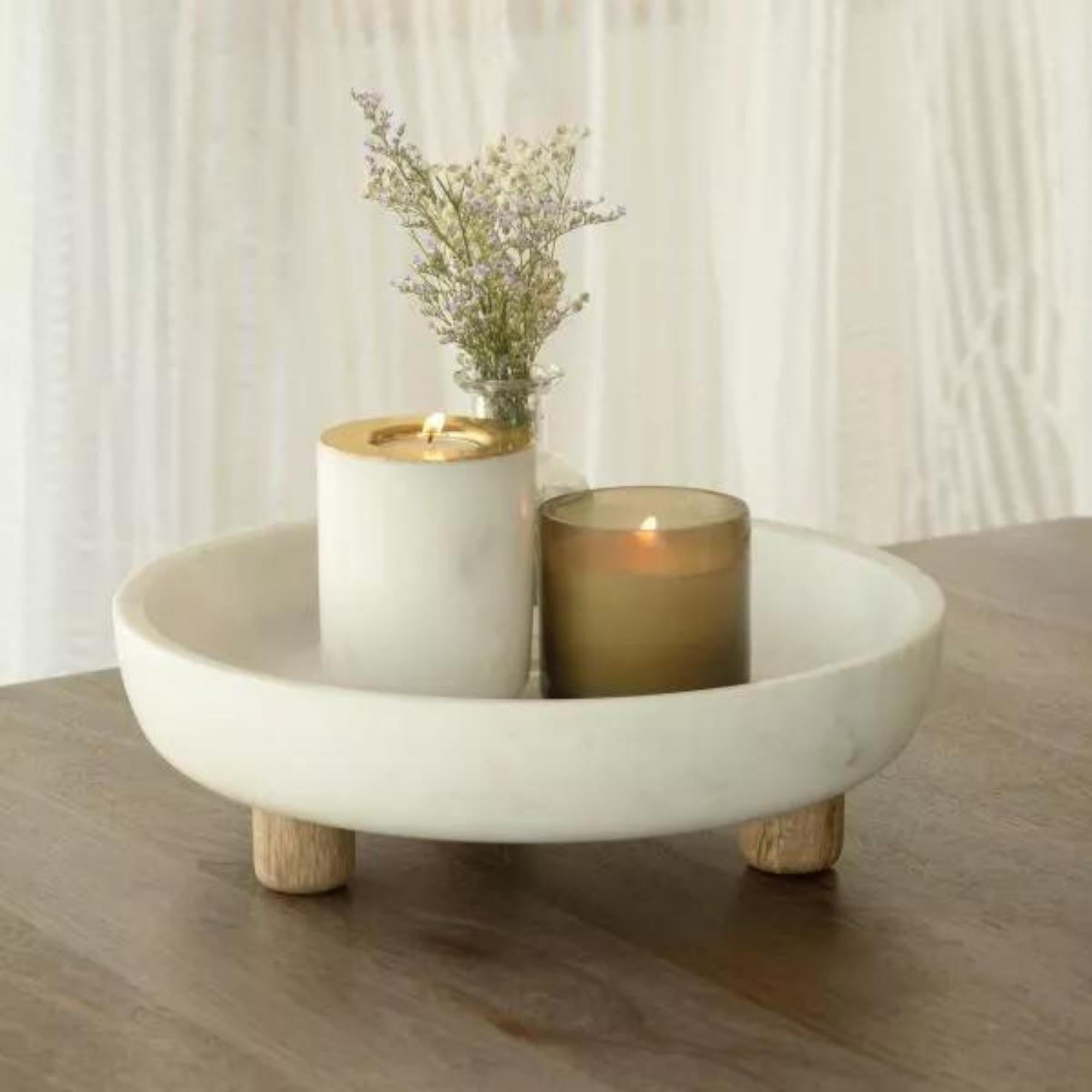 White marble Selene bowl on wooden legs, detail
