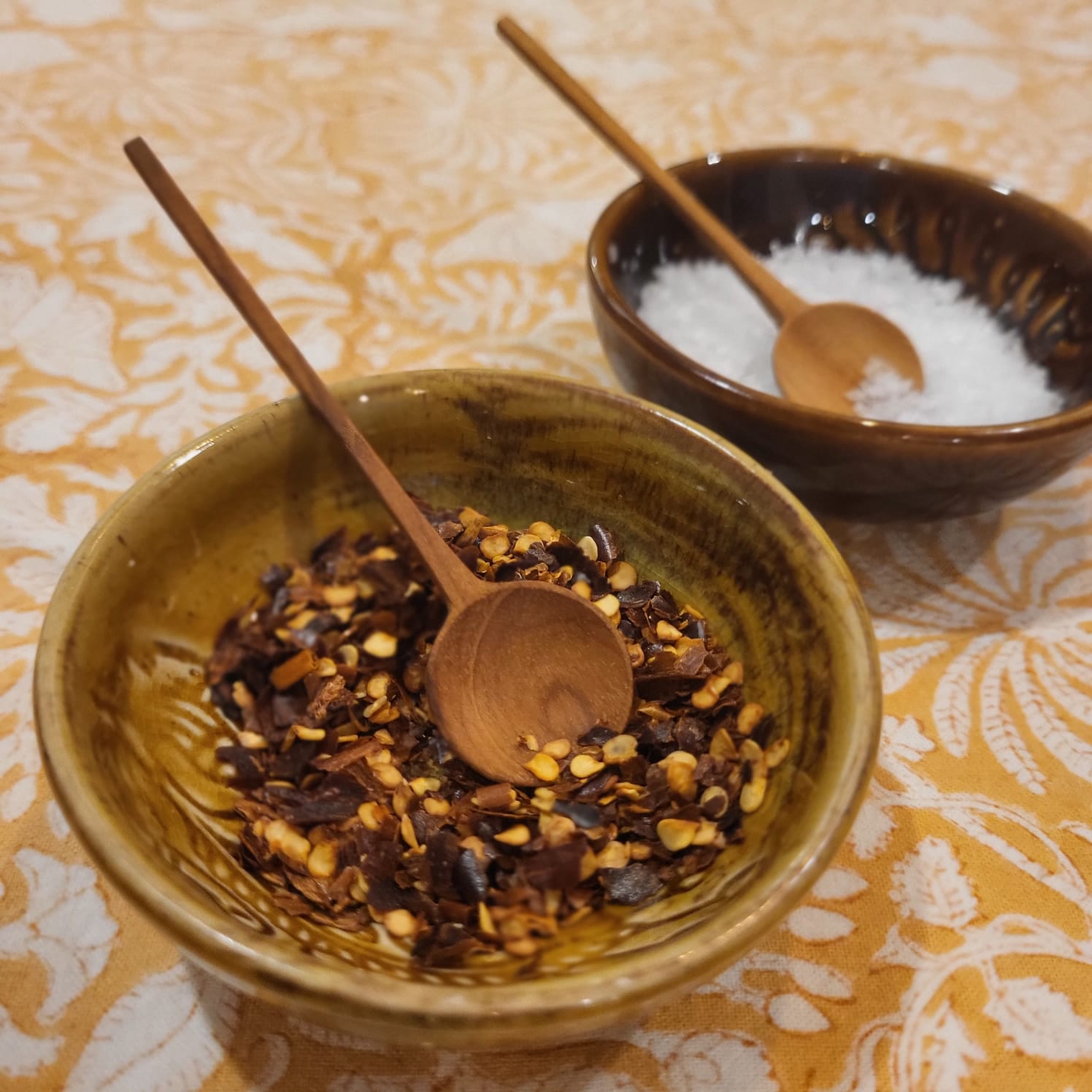 Wooden spice spoon in teak, sleek design, 8.5cm, pairs with small dip bowls