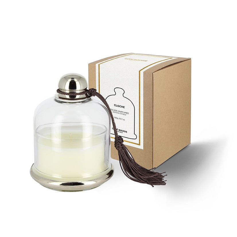 Mocca Oriental scented candle, cinnamon and sandalwood, styled view