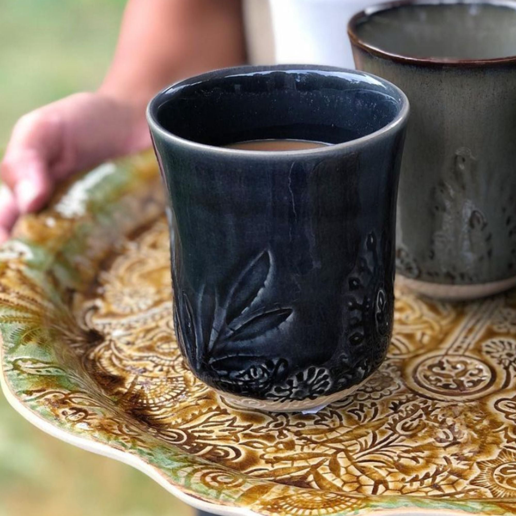 Latte cup in thunder navy glaze, leaf and vine pattern, ceramic, 30 cl