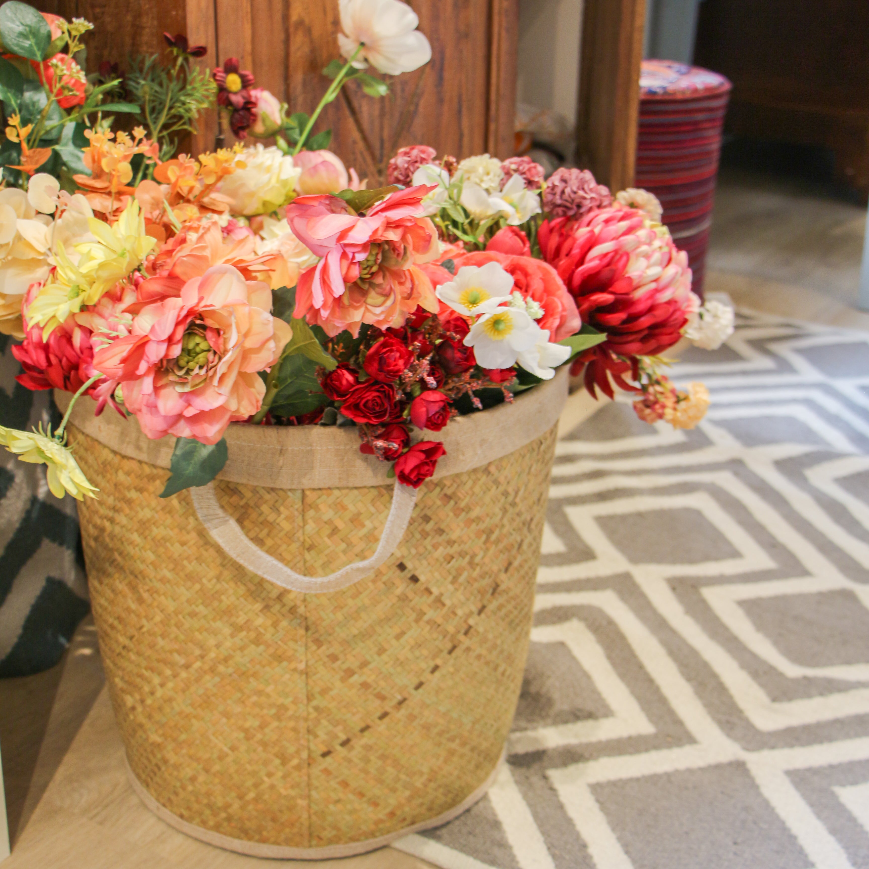 Seagrass laundry basket with handle, handwoven natural seagrass