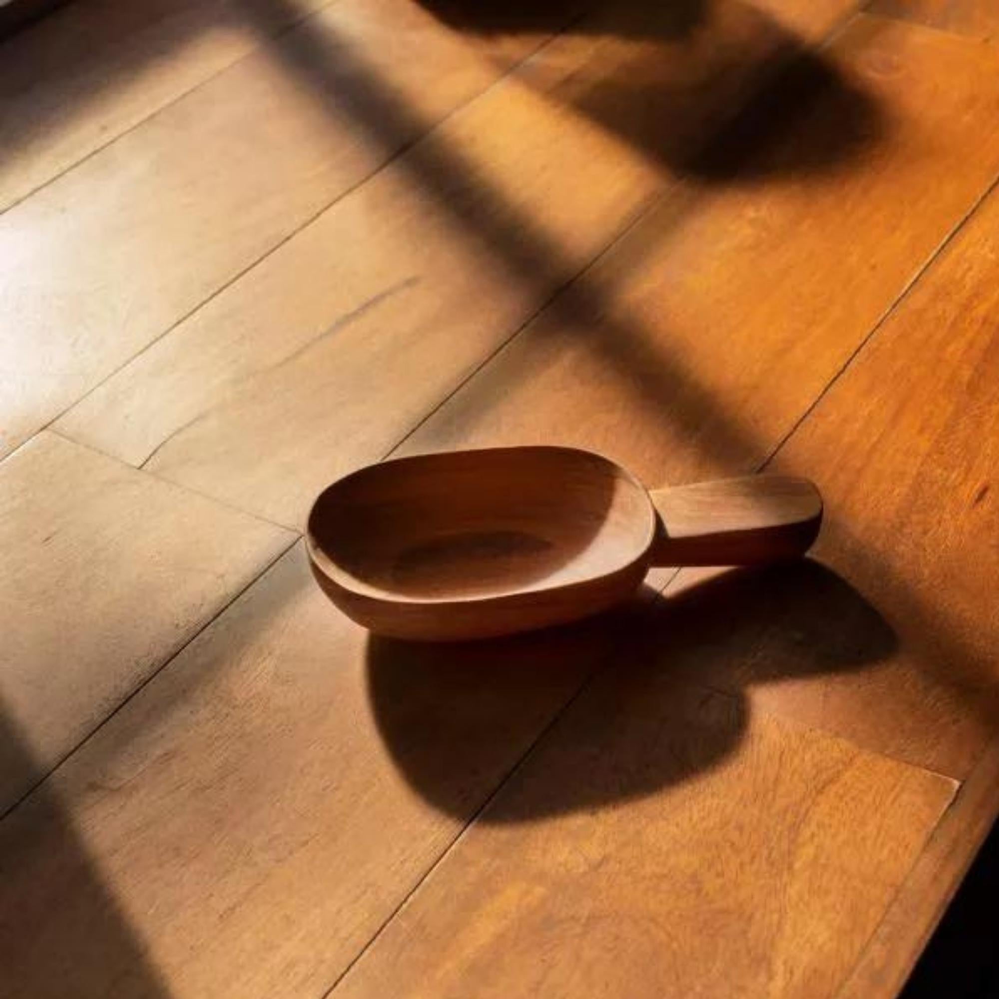 Teak wood scoop for coffee, sugar or flour, detail