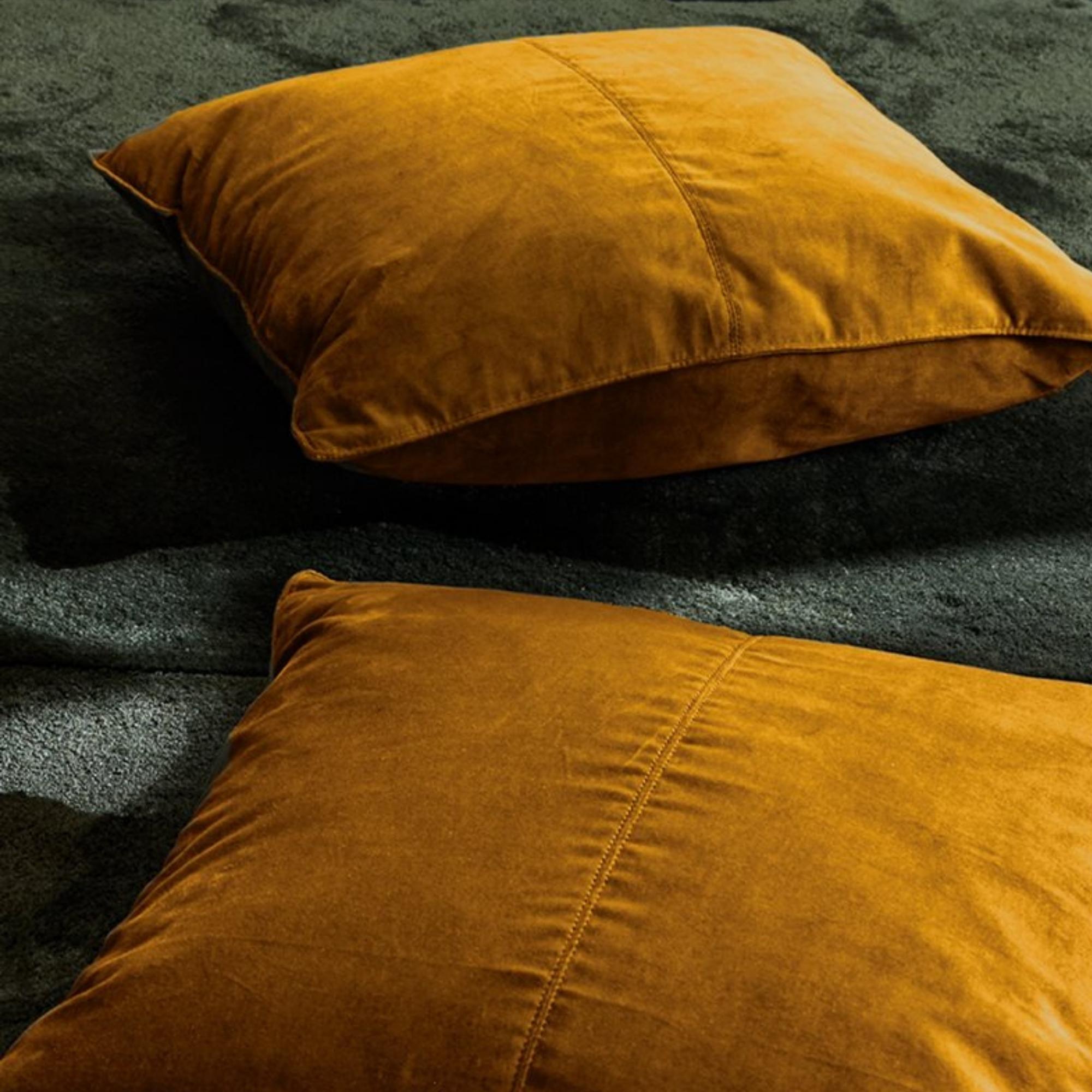 Yellow velvet cushion cover, concealed zip, detail